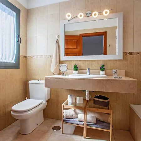 Playa Blanca Sleeps 6 Pool Air Con Wifi * Playa Blanca (Lanzarote)