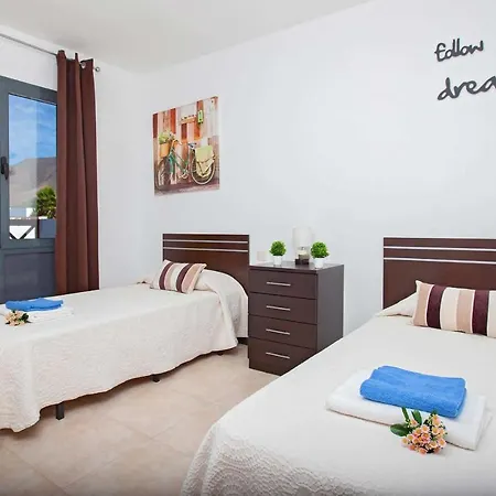 Playa Blanca Sleeps 6 Pool Air Con Wifi Villa
